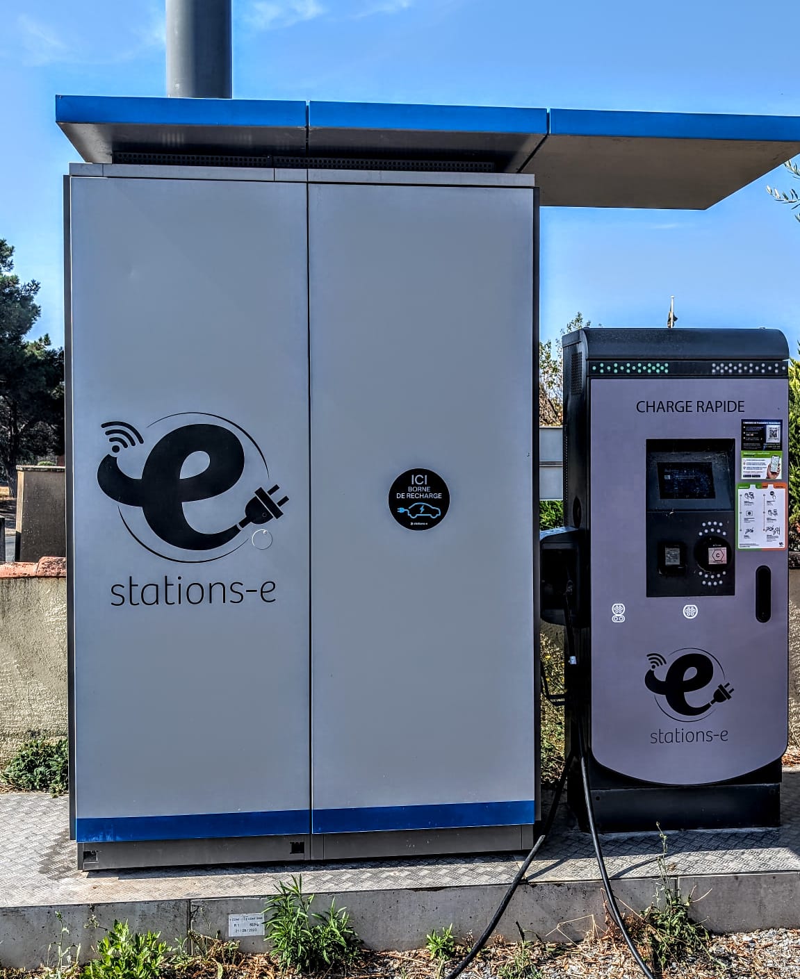 Borne de recharge rapide stations-e