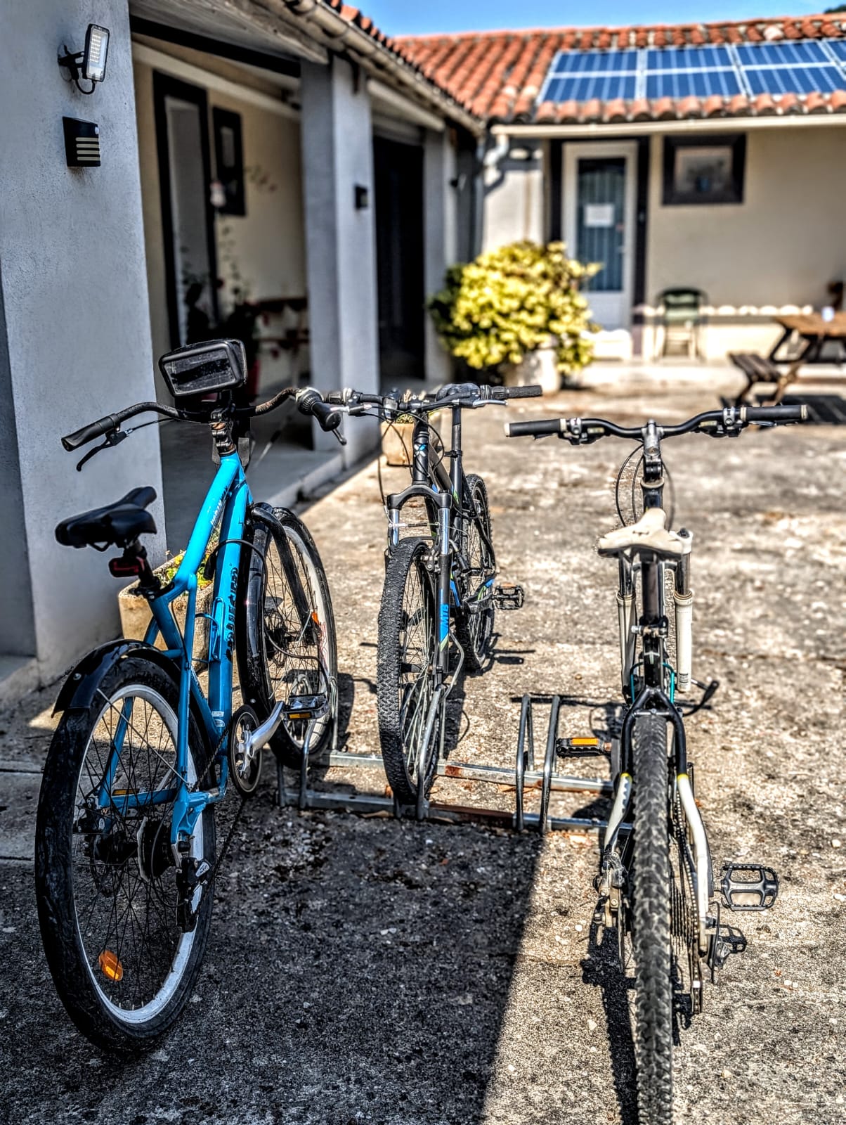 Accueil et stationnement vélos de l'Hôtel Limoux
